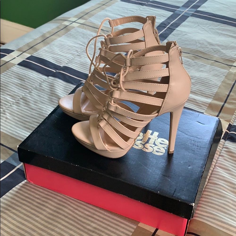 Heels - Picture 4 of 4